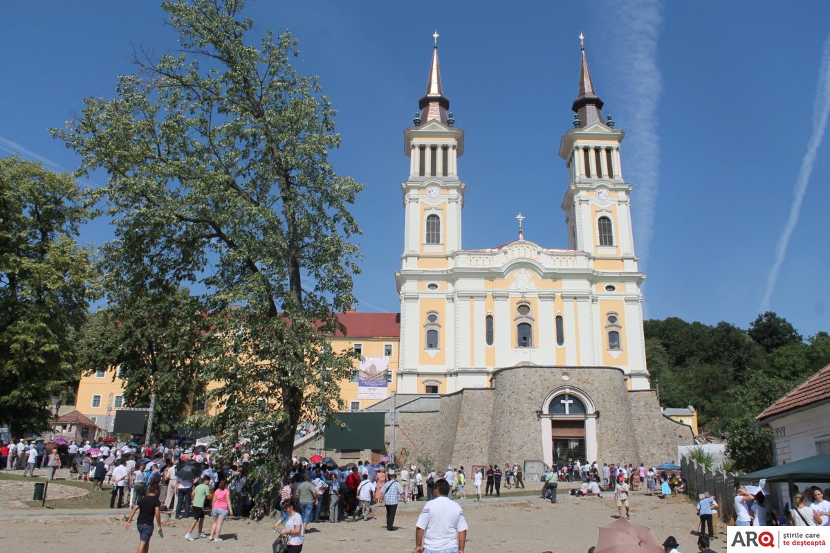 Zeci de mii de pelerini sunt aşteptaţi la mănăstirile din Arad, de Sfânta Maria
