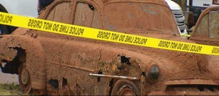 Poliţiştii au găsit două mașini, dispărute de 40 de ani