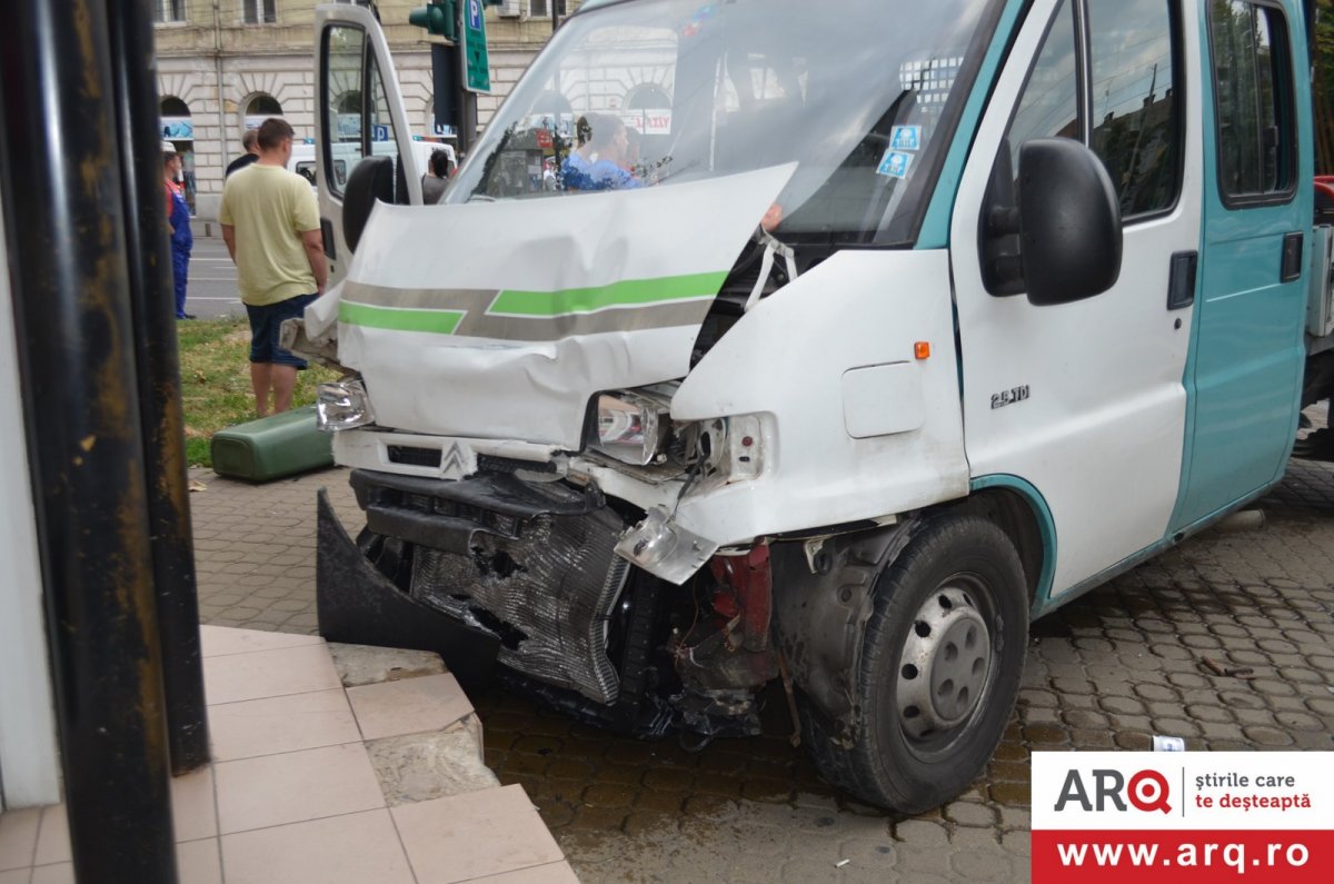 ACCIDENT cu șase răniți în buricul Aradului