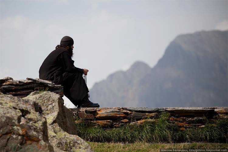 Dieta călugărilor de pe Muntele Athos: pierzi 10 kilograme și îți asigură un trai mai lung!