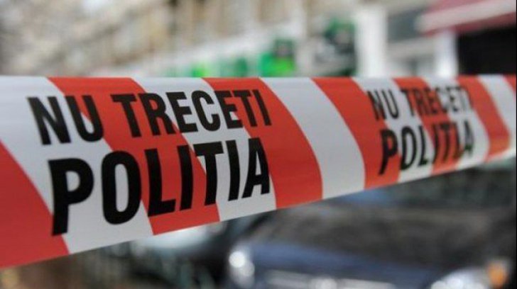 Crima pe care nici polițiștii nu și-o explică. Un elev din Iași, găsit înjunghiat în casă