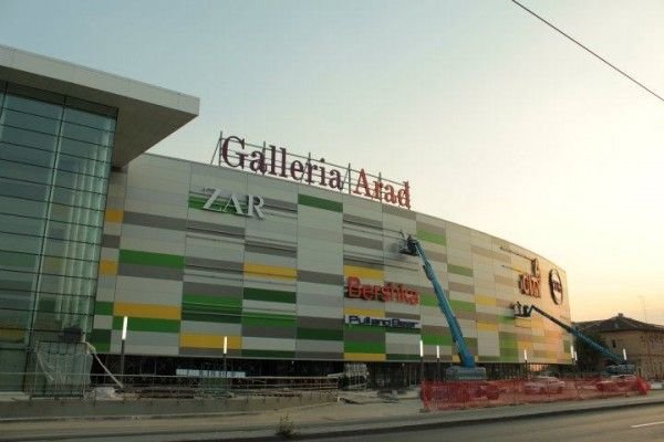 Galleria Arad, vândută cu 2,1 milioane de euro