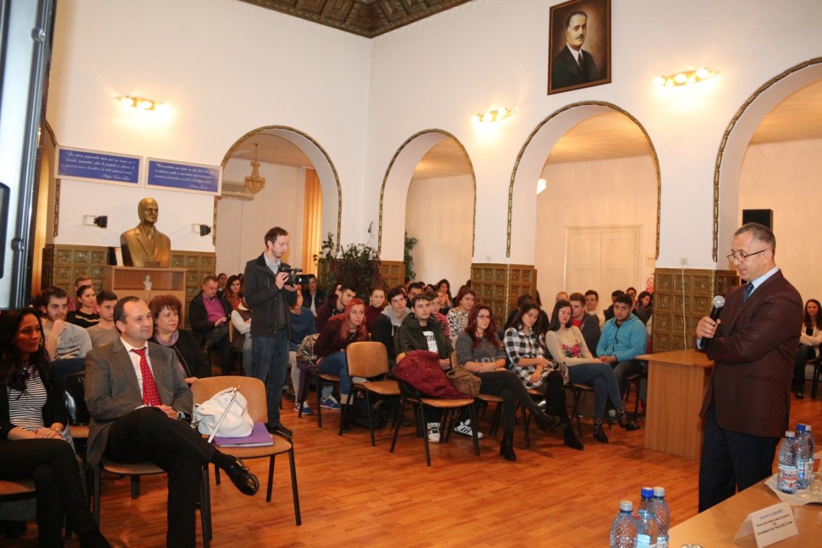 Prof. univ. dr. Adrian Liviu Ivan a redeschis seria conferințelor susținute în cadrul Universității de Vest „Vasile Goldiș” din Arad