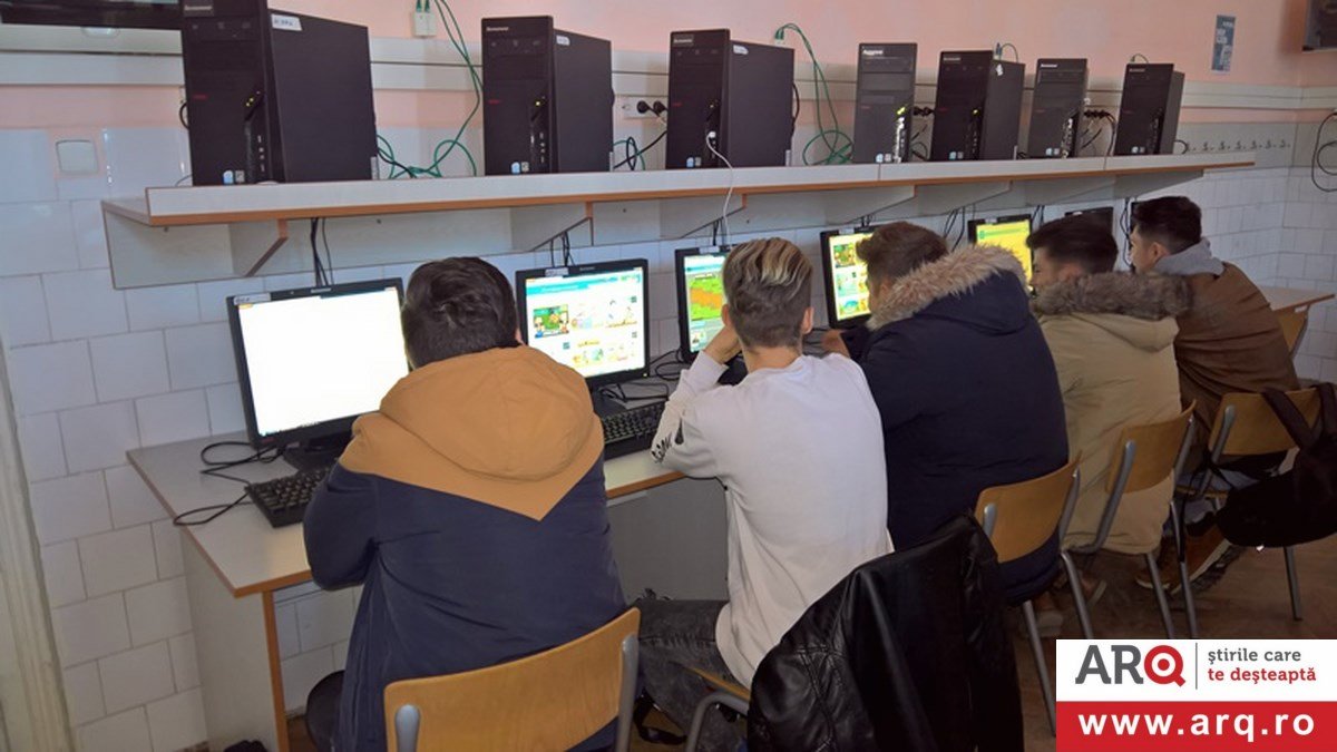 Elevii Colegiului Tehnic „Aurel Vlaicu” din Arad au participat pentru a treia oară la inițiativă internațională a Computer Science Education Week