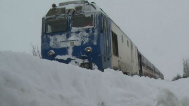 CFR Călători: 37 de trenuri de călători sunt anulate şi vineri, din cauza zăpezii