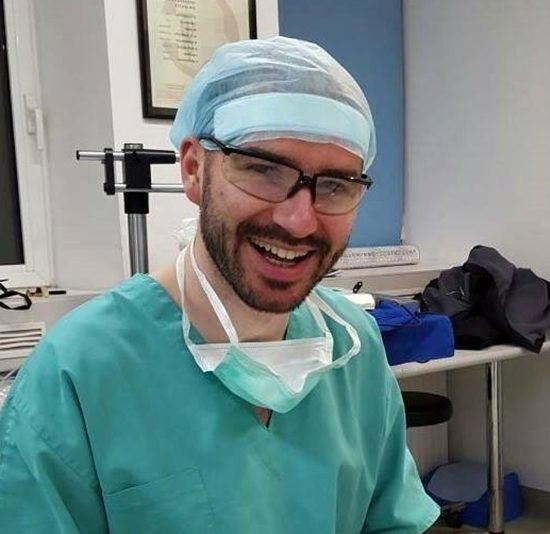 Un medic stomatolog din Timișoara, cadru didactic la UMF, va fi cercetat penal pentru practicarea fără drept a unei profesii! O fostă pacientă îi cere daune de 500.000 de euro