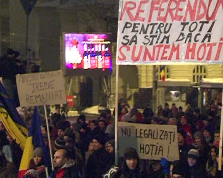 Românii ies din nou în stradă duminică, în București, în țară și peste granițe
