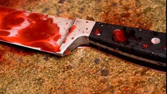 Crimă oribilă: O tânără de 24 de ani, aflată sub influenţa alcoolului şi-a înjunghiat cu cuțitul soacra