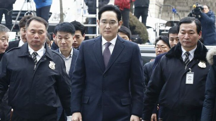 Scandal de proporții la Samsung. Moştenitorul gigantului sud-coreean a fost arestat