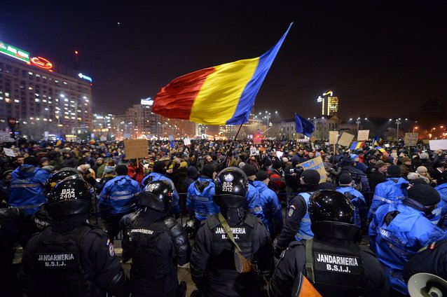 Număr RECORD de români în stradă. 280.000 de oameni în Piaţa Victoriei