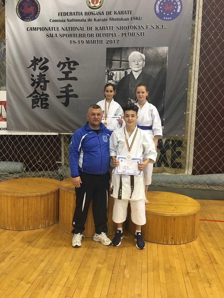 Podium pentru reprezentanţii Şcolii de Karate Shodan la CN Shotokan FRK - ESKU