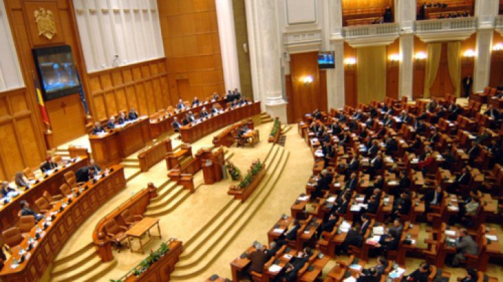 Proiectul legii salarizării şi graţierea, pe masa parlamentarilor