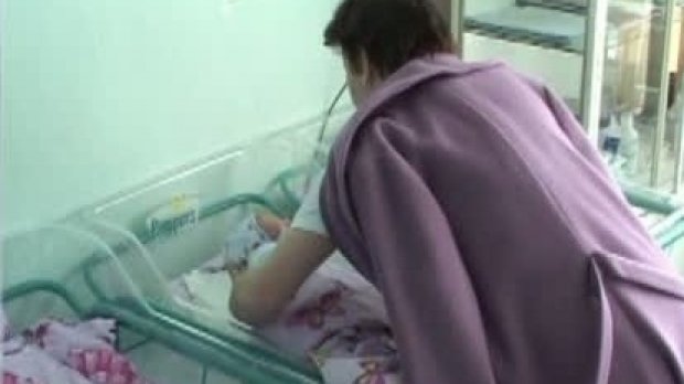 Bebeluş din Timișoara de 3 luni, nevaccinat, decedat din cauza rujeolei