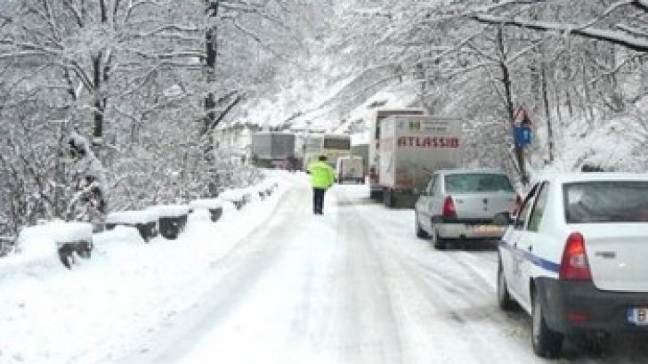 Opt drumuri naționale din Moldova au fost închise din cauza zăpezii. Traficul pe A1 a fost reluat