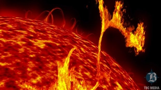 Furtună solară de proporţii, avertismentul NASA. Oamenii de ştiinţă au descoperit o imensă gaură neagră pe suprafaţa Soarelui