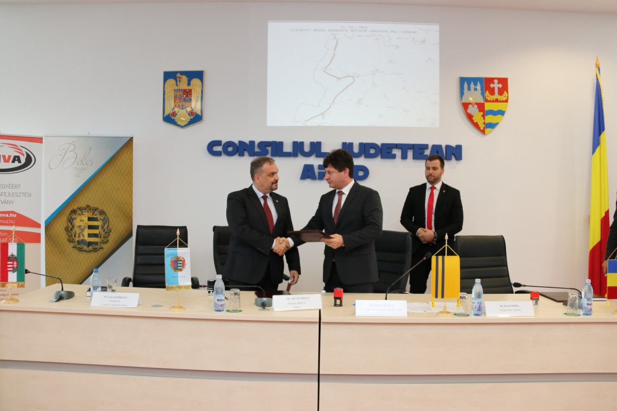Arad și Bekes au semnat un parteneriat pentru atragerea fondurilor europene destinate infrastructurii rutiere