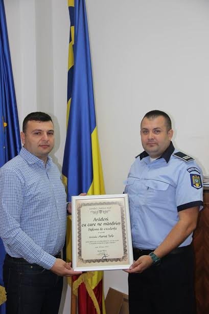 Sergiu Bîlcea i-a acordat o diplomă poliţistului erou care a salvat o fetiţă de la înec!