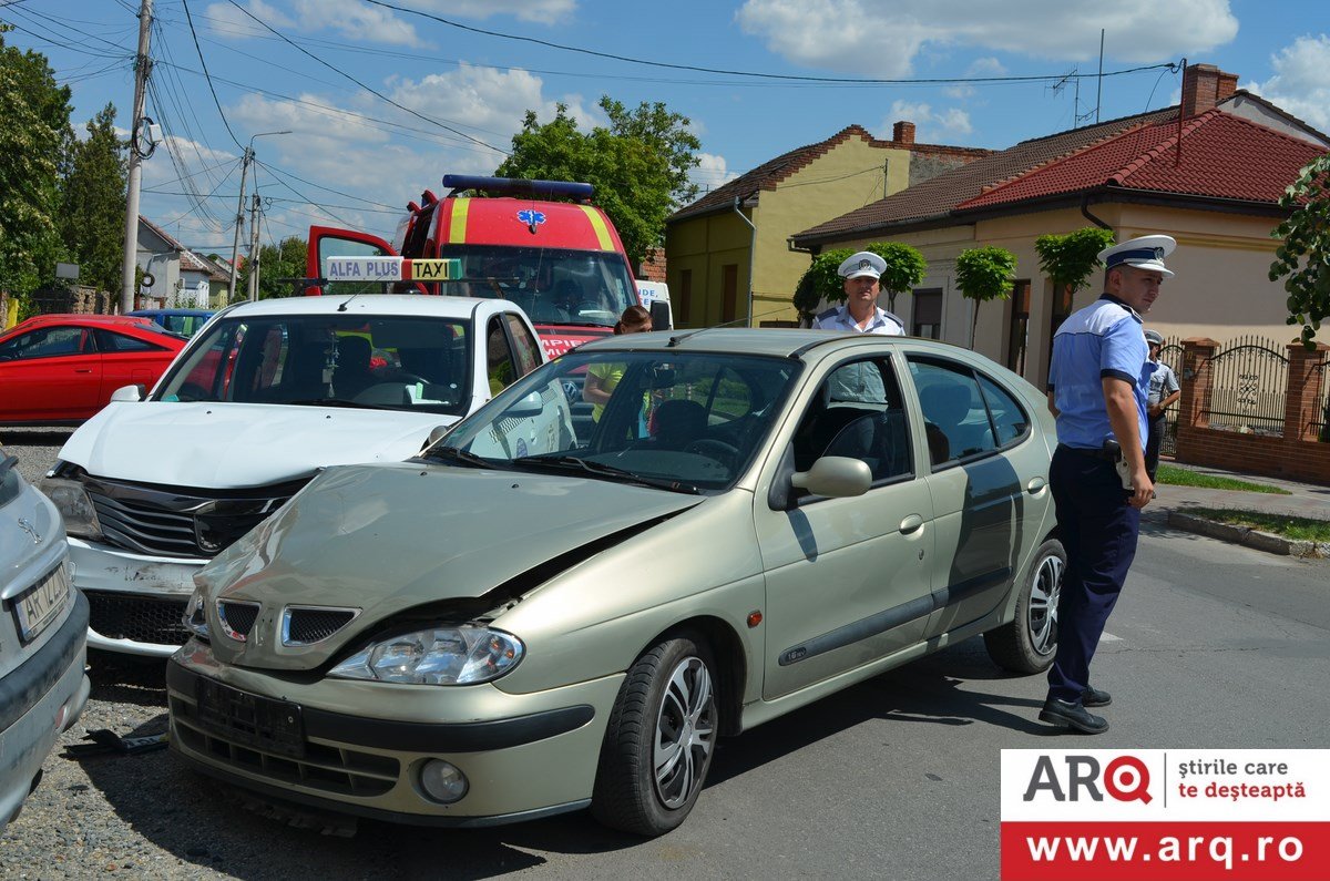 Accident cu femeie contra femeie pe str. Liviu Rebreanu