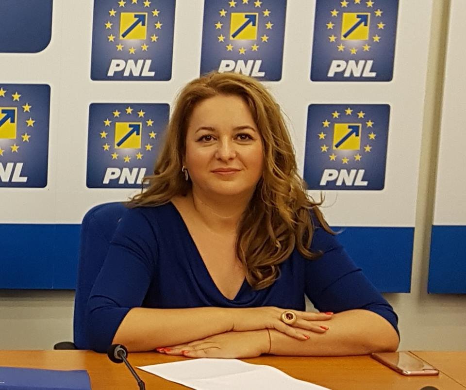 Geanina Pistru (PNL): „Lăcomia electorală a PSD pune în pericol festivalurile cu tradiție din județul Arad!”