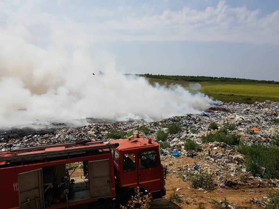 Incendiu la groapa de gunoi a orașului Lipova