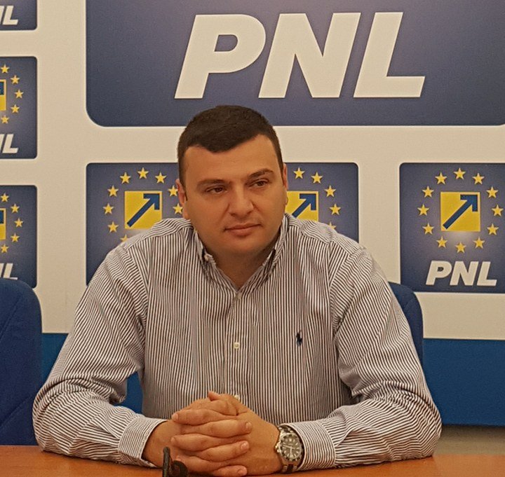 Sergiu Bîlcea (președinte PNL Arad): „PNL ajută angajaţii din mediul privat să primească al 13-lea şi al 14-lea salariu!”