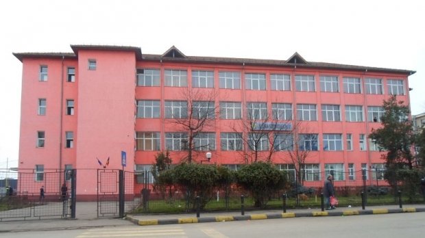 Un profesor de la o şcoală din Rovinari, cercetat pentru că ar fi lovit un elev