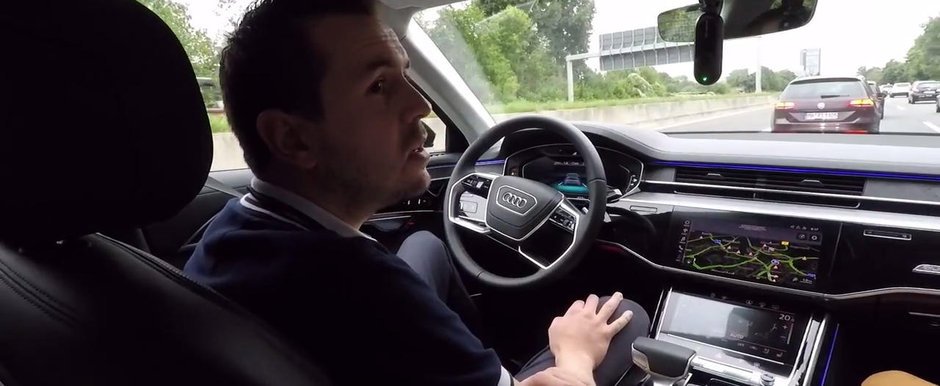 Nemții de la Audi au scos pe străzi noul A8. L-au pus să se conducă de unul singur și au filmat TOTUL
