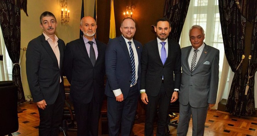 Întâlnirea E.S. Kevin Hamilton, ambasadorul Ambasadorul Canadei în România cu primarul municipiului Arad, Gheorghe Falcă