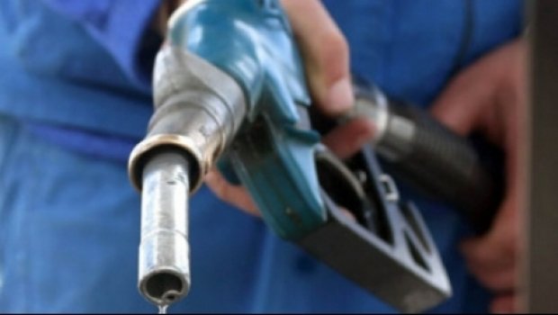 Benzina şi motorina se scumpesc încontinuu. 4 bani pe litru în ultima săptămână