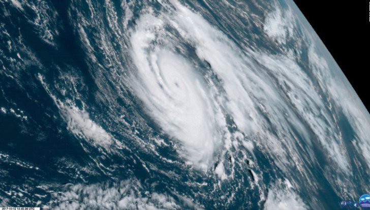 Uraganul Ophelia se îndreaptă către Irlanda. COD ROȘU fără precedent pe continent