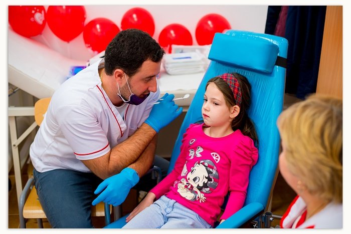 180 de copii s-au bucurat de consultații stomatologice gratuite, în Nădlac și Chișineu Criș