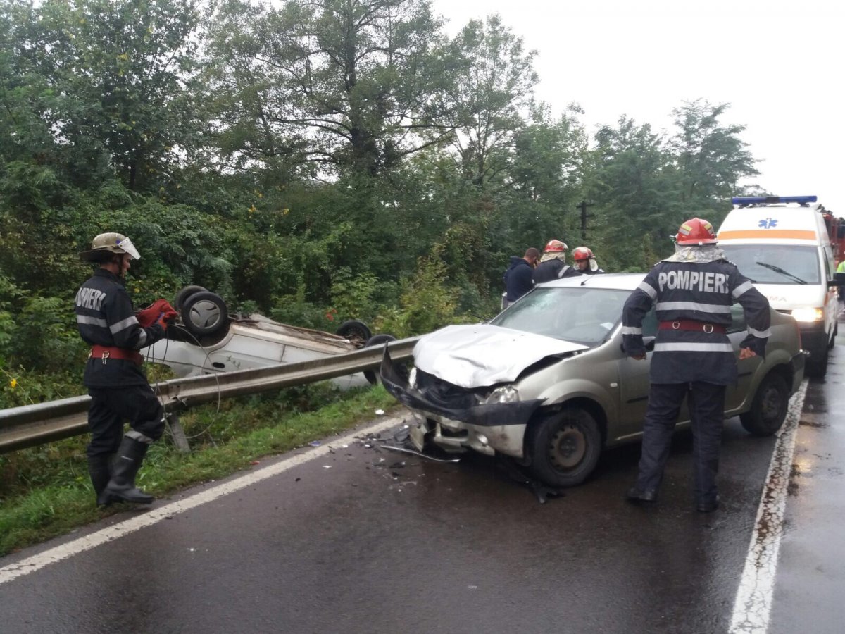 Accident cu două autoturisme la ieșirea din Gurahonț