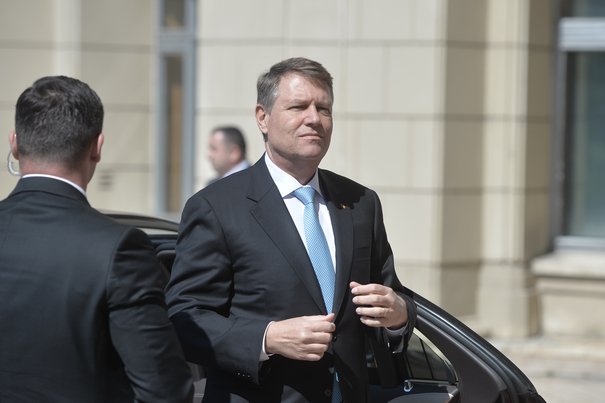 Klaus Iohannis, invitat în Republica Moldova de preşedintele Dodon