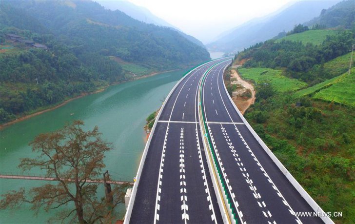 Țara care a construit în 6 luni o autostradă de 135 de kilometri. Imagini spectaculoase