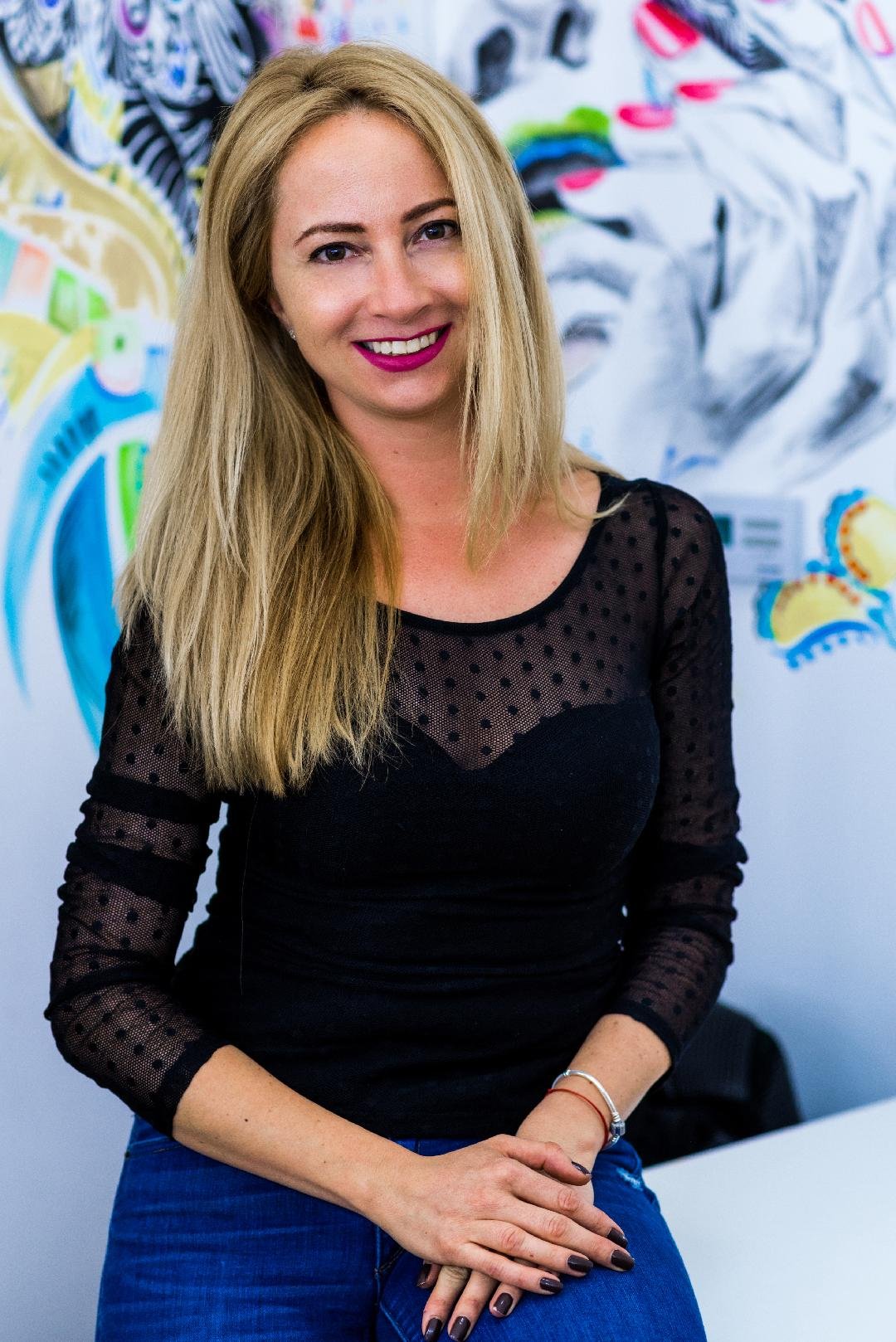 INTERVIU| Make-up artist Andreea Bila “Dăm tot ce e mai bun din noi pentru a transmite cursanților secretele meseriei”
