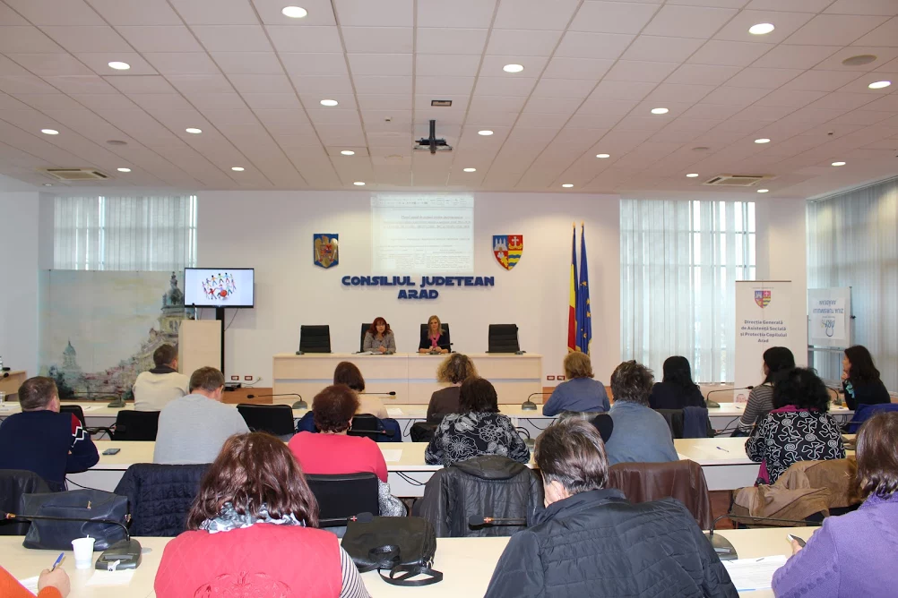 Consultare publică cu toți furnizorii de servicii sociale, publici și privați, de la nivelul județului Arad