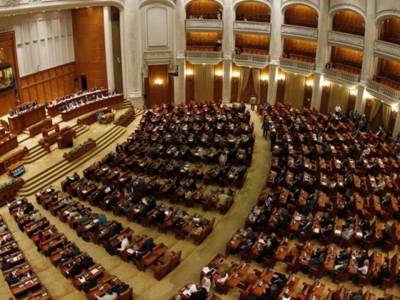 CCR: Parlamentarii găsiți în conflict de interese până în 2013, exonerați