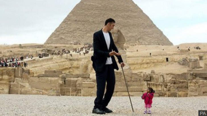 Cel mai înalt bărbat din lume s-a întâlnit cu cea mai mică femeie. Ce a urmat?