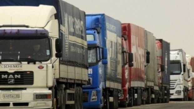 Aproximativ 25.750 de camioane au tranzitat frontiera cu Ungaria în ultimele zile