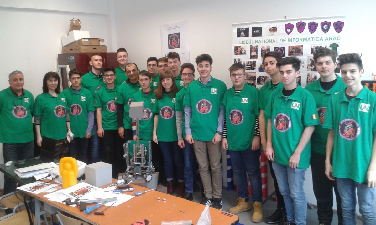 Elevi talentaţi ai unui liceu din Arad, în FINALA pe ŢARĂ a „BRD First Tech Challenge”