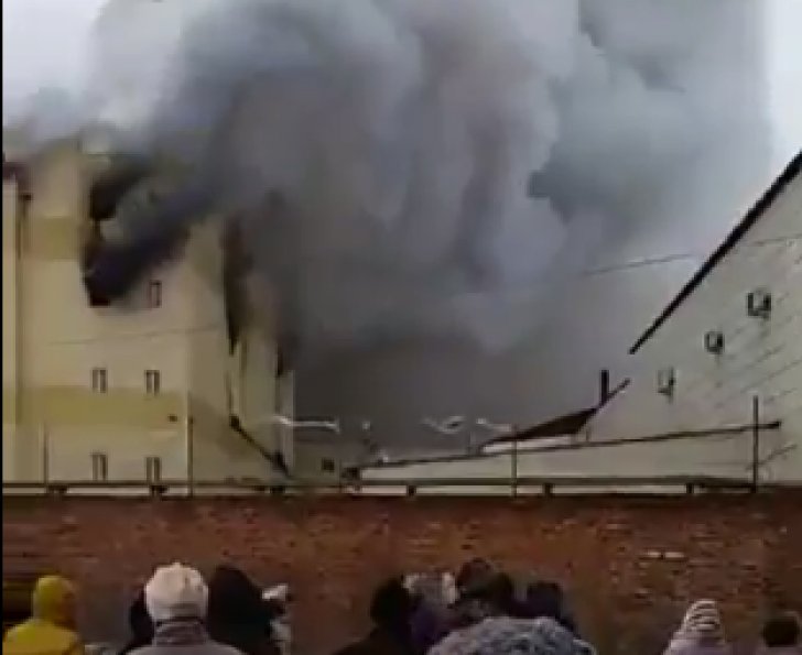 Tragedie în Rusia, 53 de morţi într-un incendiu produs la un mall VIDEO
