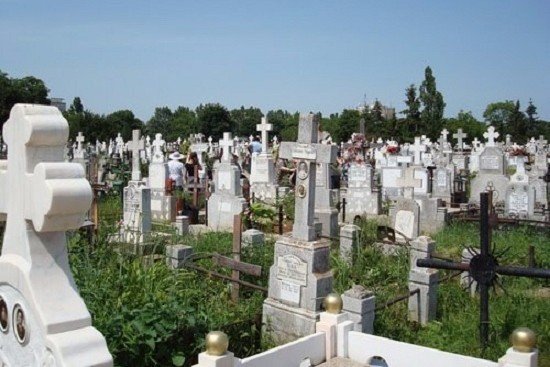 Locurile neplătite din cimitire se pot închiria altor doritori