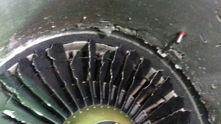Imagini șocante cu motorul aeronavei Blue Air de la Cluj. Verdict probabil: Impact cu o pasăre