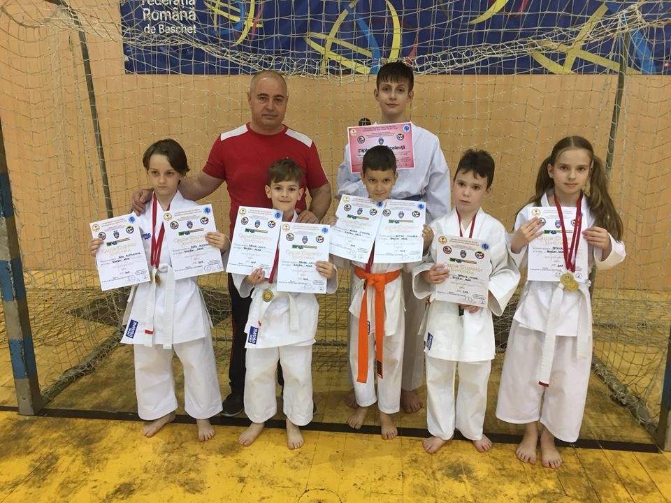 De 11 ori pe podium la Cupa Cupelor pentru Banzai Karate Club Arad