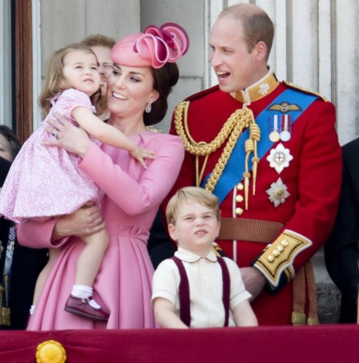 Sărbătoare în Anglia, ducesa Kate Middleton a născut, este un prinț!