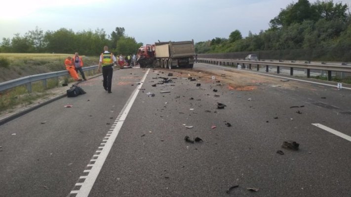 Carnagiu în Ungaria. Un microbuz românesc s-a izbit de un camion, nouă persoane au murit