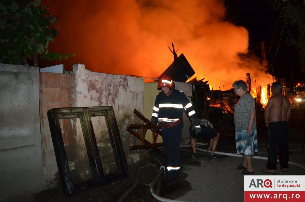Două case au ars din temelii în Micălaca (Foto - Video)