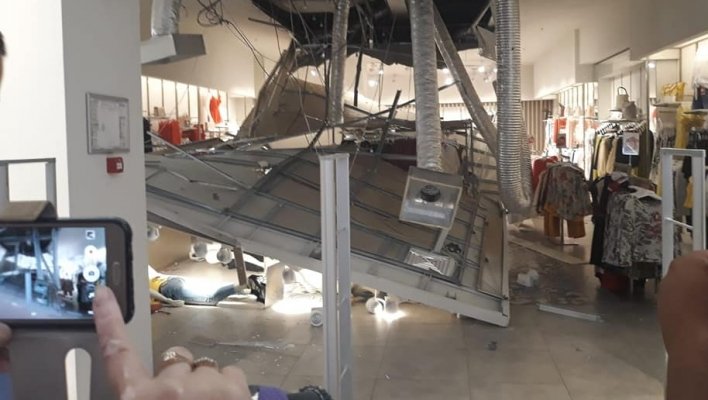 UPDATE| Panică într-un magazin mall. O femeie a fost rănită de un tavan prăbuşit