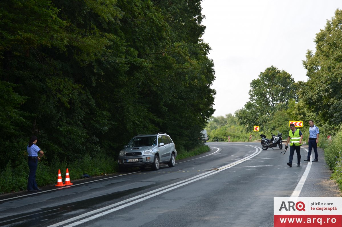 Accident cu motocicletă contra microbuz și doi răniți grav lângă Milova
