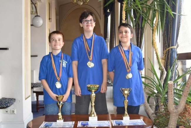 Medalii strălucitoare pentru reprezentanţii Şah Club Vados Arad la Naţionale